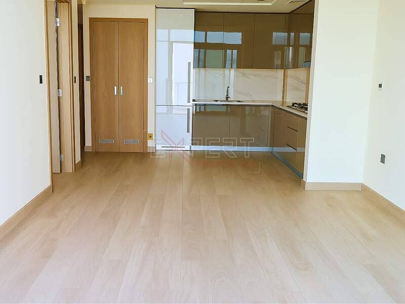 Luxurious Modern 1BR | Creek Views | Multiple Cheques Available