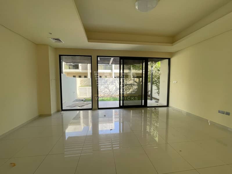 Vacant | B2B | Corner Villa | Unfurnished