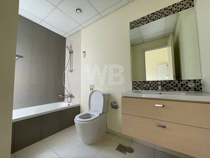 Vacant | B2B | Corner Villa | Unfurnished - Image 17