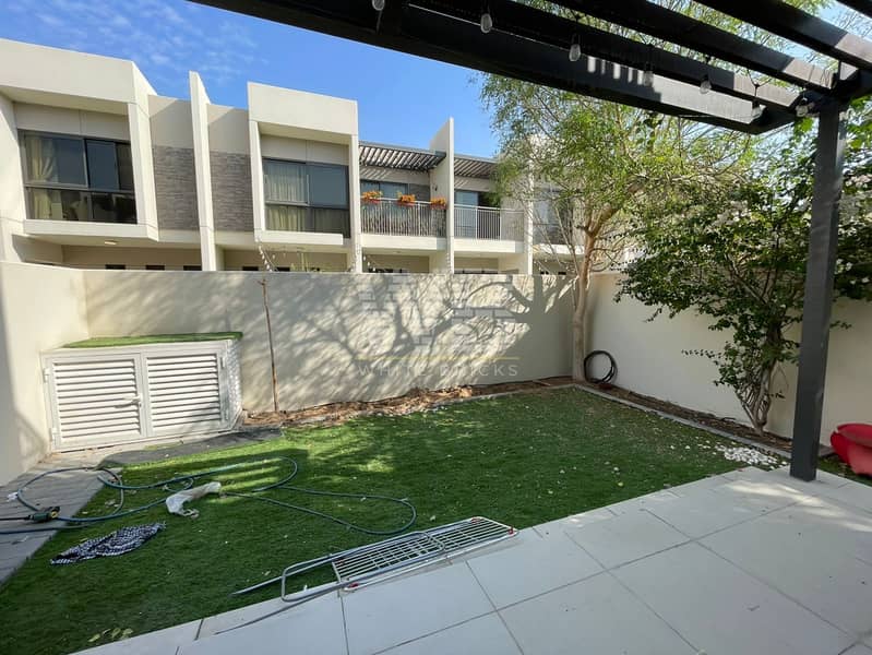 Vacant | B2B | Corner Villa | Unfurnished - Image 20