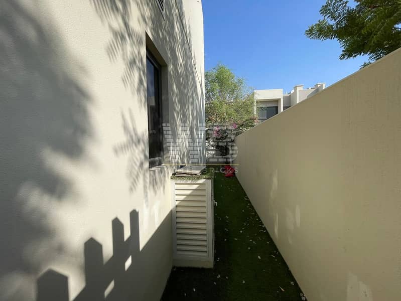 Vacant | B2B | Corner Villa | Unfurnished - Image 21