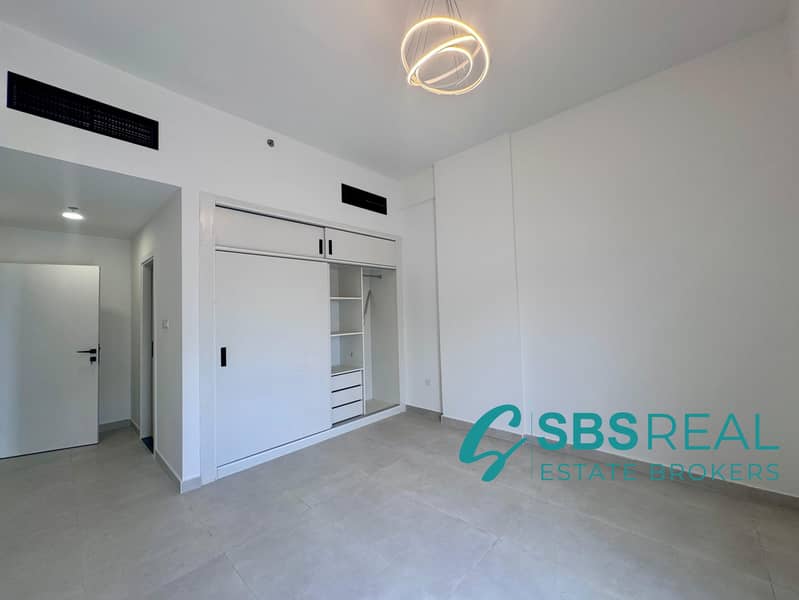 Bright living area with large windows & Affordable - Image 6