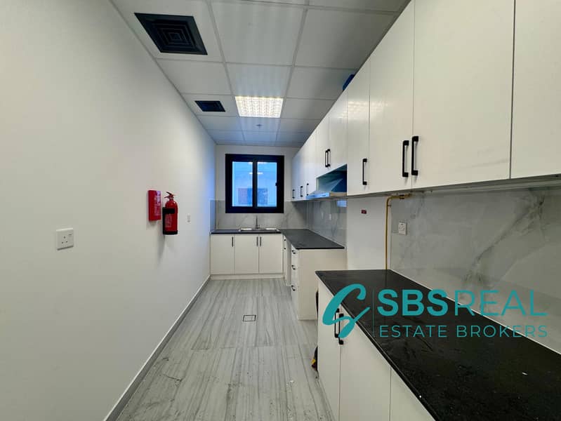 Bright living area with large windows & Affordable - Image 7