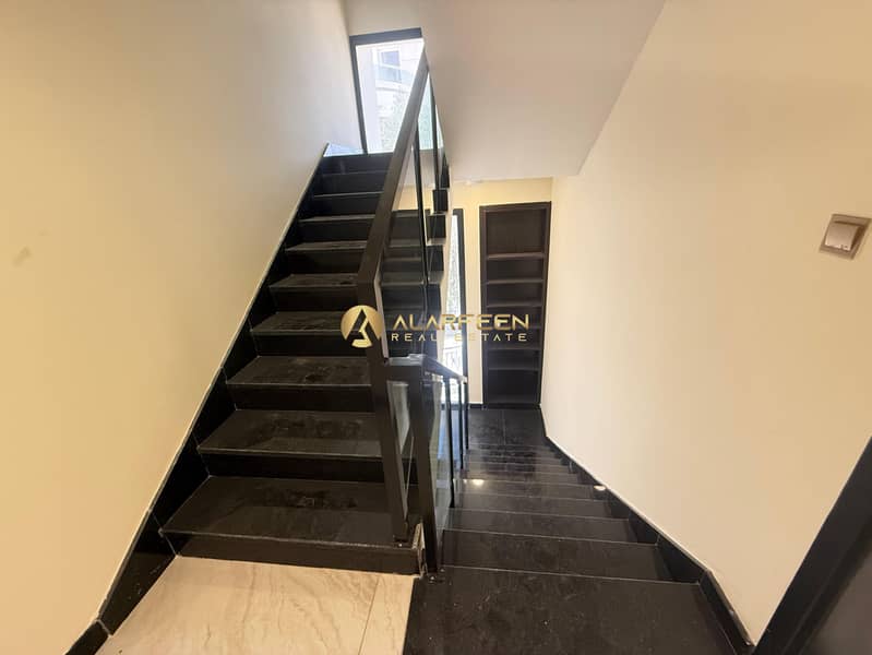 Luxurious Villa | 4BR+Maid | Prime Location - Image 7