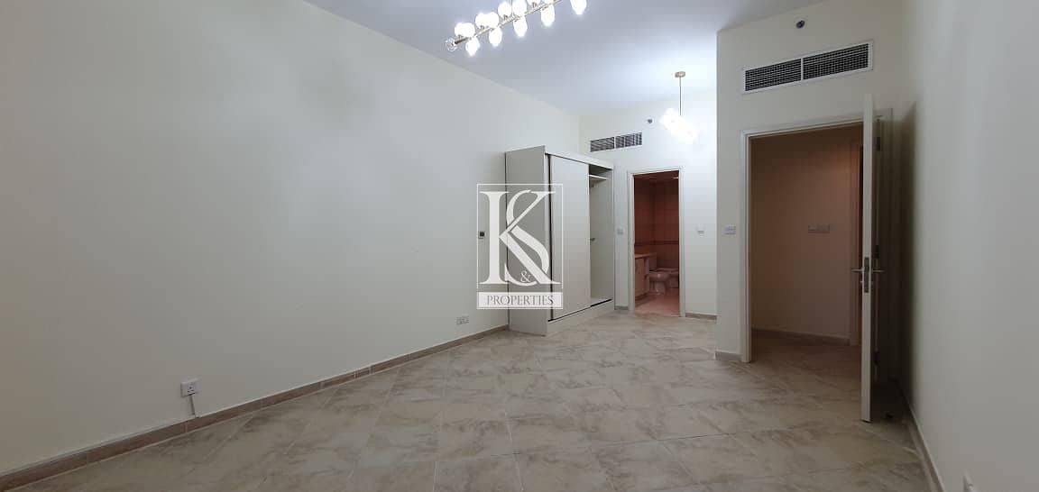 Family-Friendly 3BR + Maids | Prime Location Unit - Image 9