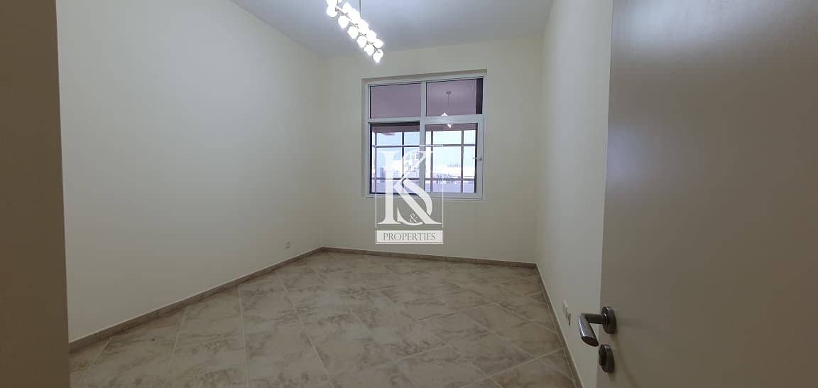 Family-Friendly 3BR + Maids | Prime Location Unit - Image 13