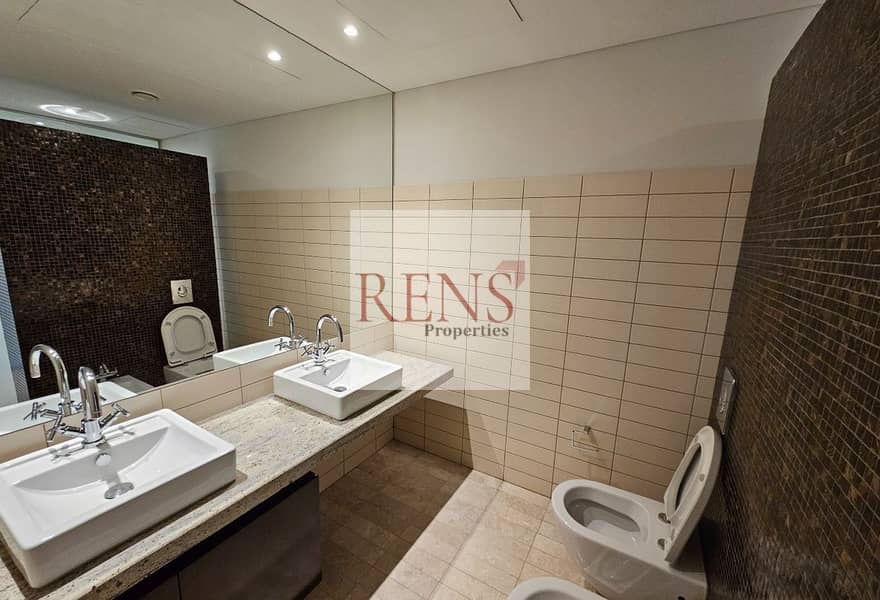 Spacious Layout | Prime Location | Available - Image 10