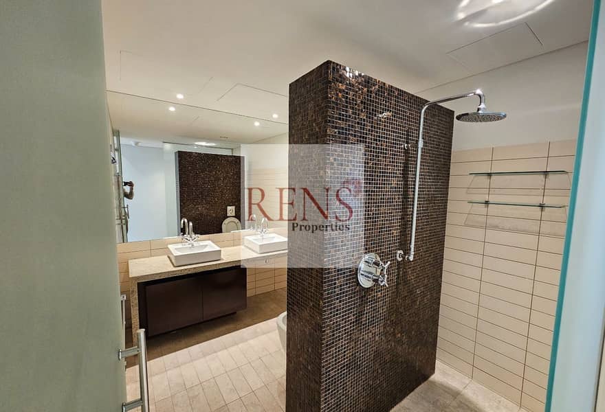 Spacious Layout | Prime Location | Available - Image 11