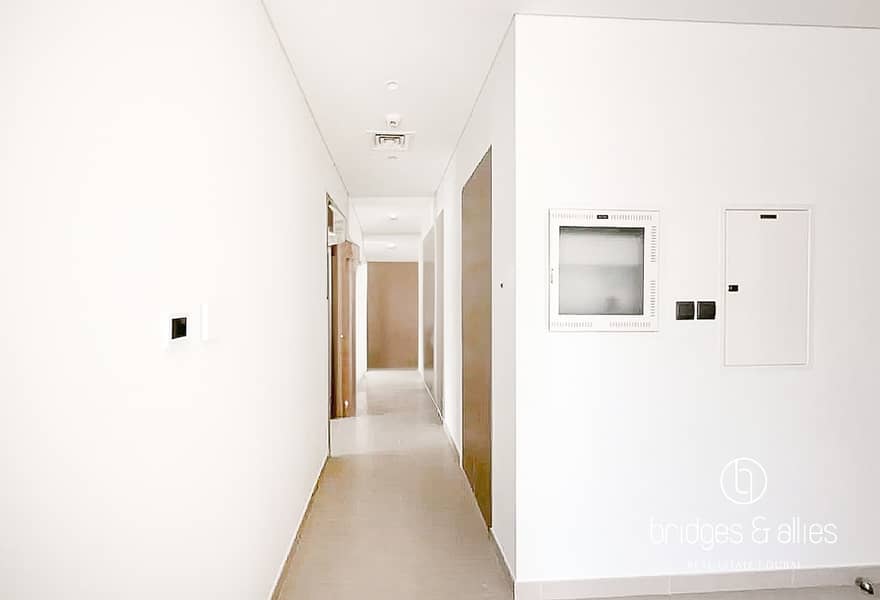 UNFURNISHED | SPACIOUS LAYOUT | BLVD VIEW - Image 9