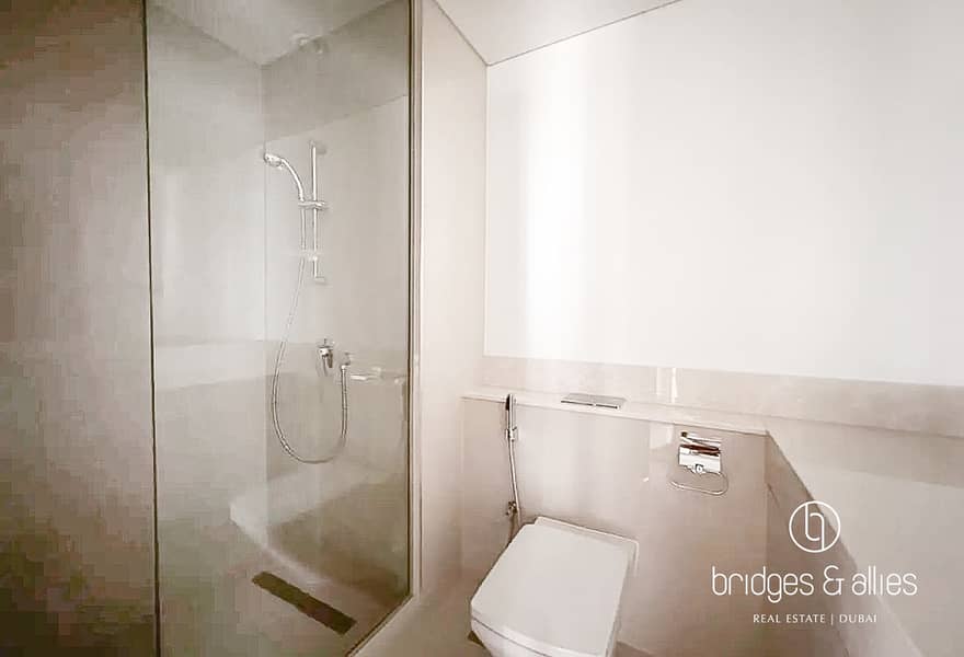 UNFURNISHED | SPACIOUS LAYOUT | BLVD VIEW - Image 10