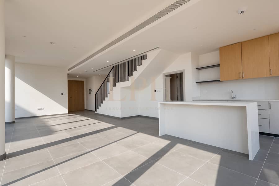 Modern Townhouse | Private Garden | Family Living