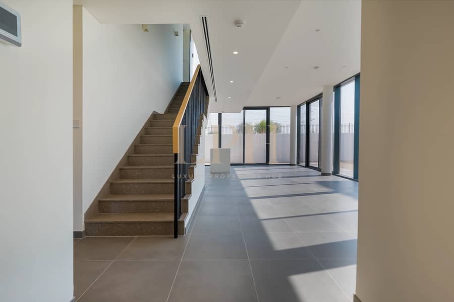 Modern Townhouse | Private Garden | Family Living