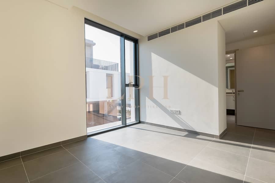 Modern Townhouse | Private Garden | Family Living - Image 8