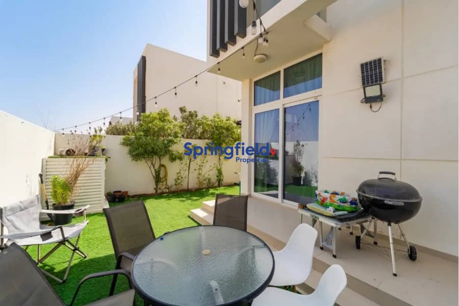 Single Row I N/E Vastu I 3+Maids Closed Kitchen