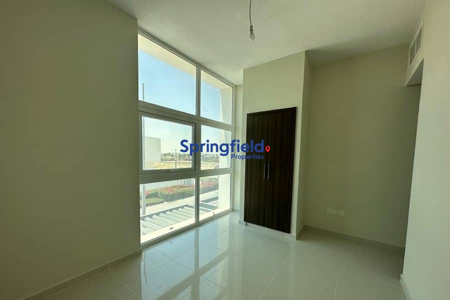 Single Row I N/E Vastu I 3+Maids Closed Kitchen