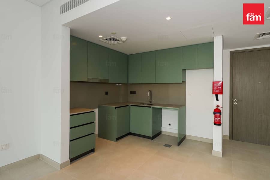 Modern Apartment | Brand New | Mid Floor - Image 6