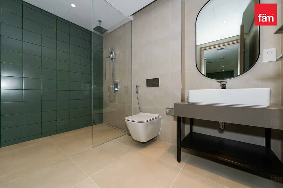 Modern Apartment | Brand New | Mid Floor - Image 11