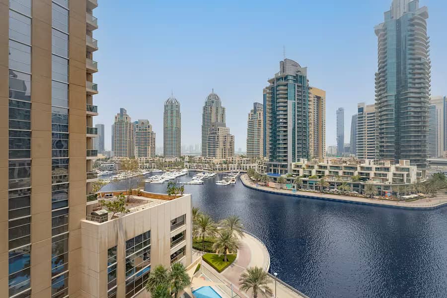 Modern 1 BR with Pool and Canal view in Dubai Marina