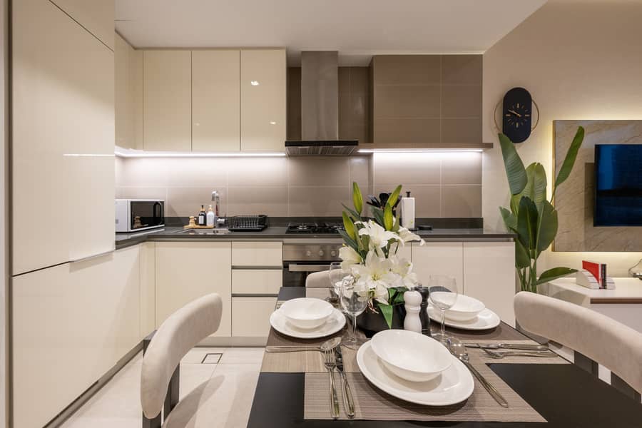 Modern 1 BR with Pool and Canal view in Dubai Marina