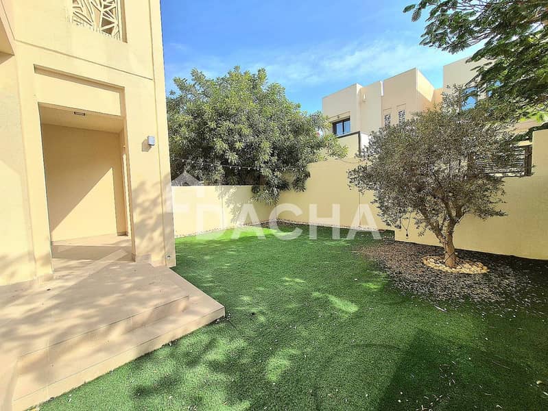 Upgraded | Next to Amenities | Landscaped garden - Image 23