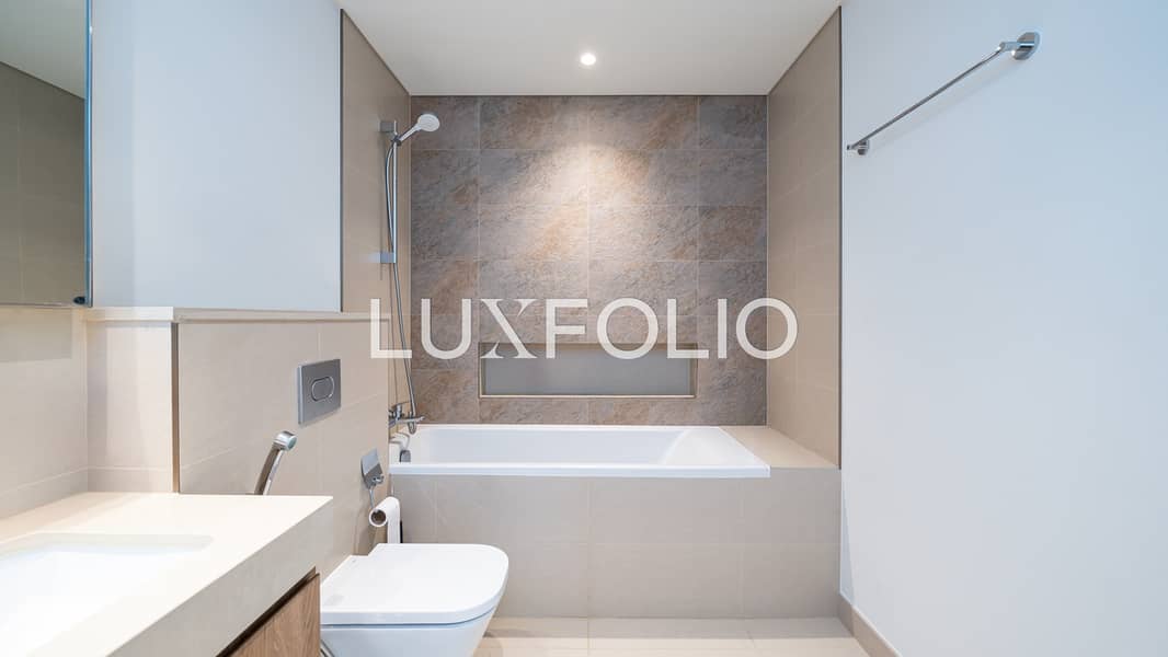 Burj Khalifa view | High floor | Spacious - Image 11