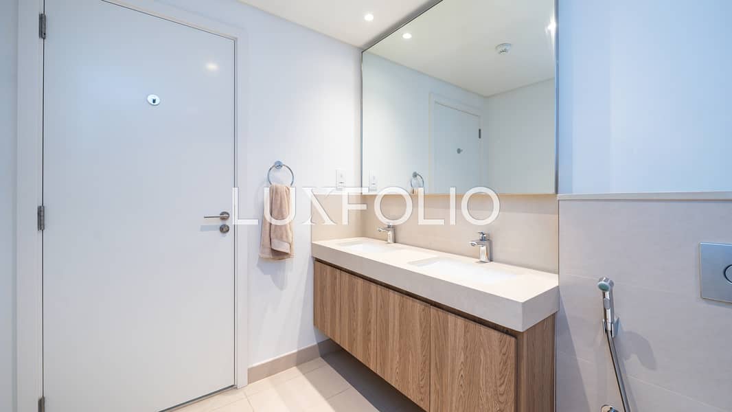 Burj Khalifa view | High floor | Spacious - Image 12