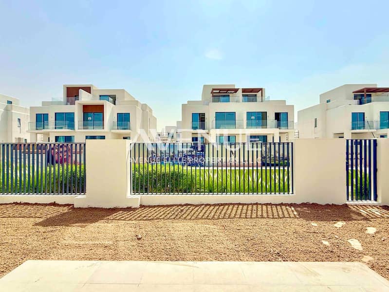 Single Row | Large Plot | Landscaped