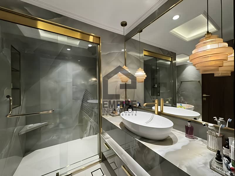 Beach Access | Fully Upgraded | Sea View | Vacant - Image 29