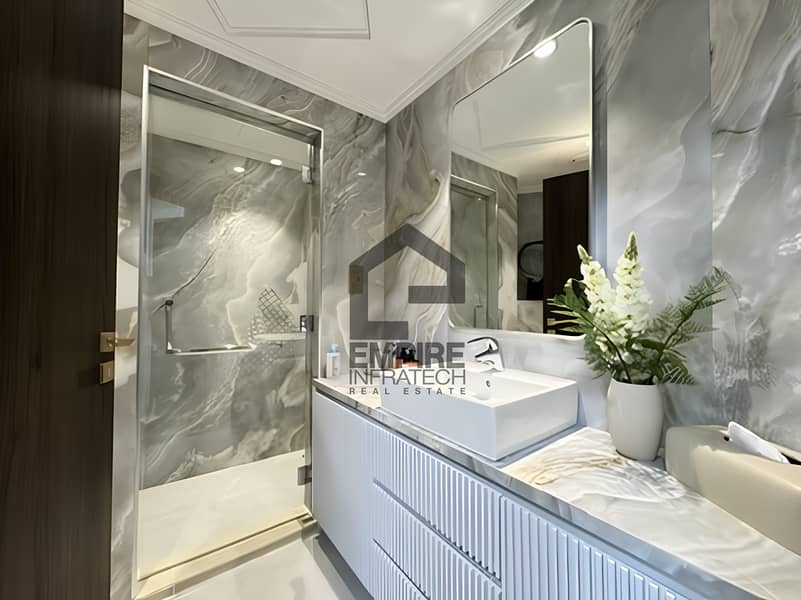 Beach Access | Fully Upgraded | Sea View | Vacant - Image 30