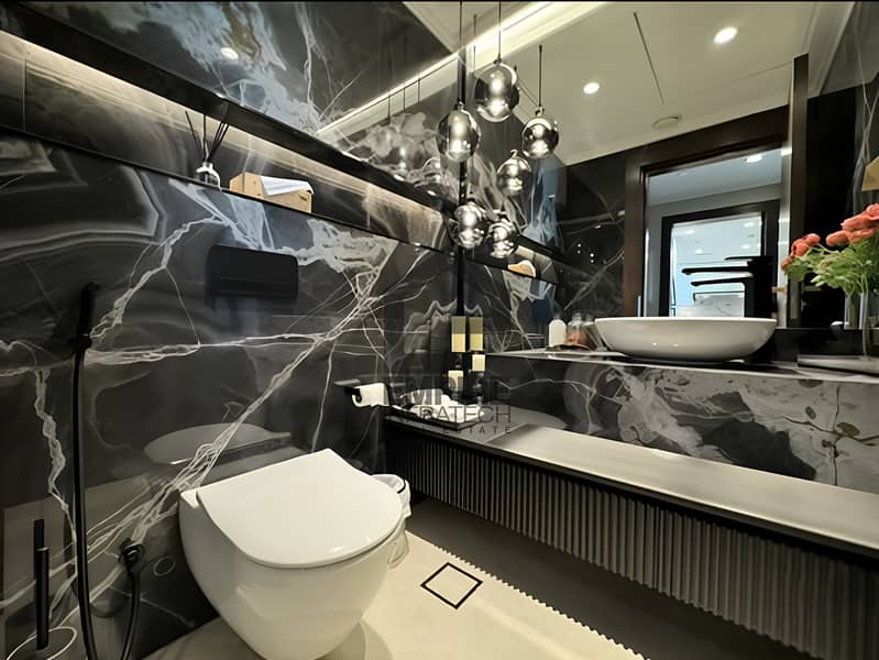 Beach Access | Fully Upgraded | Sea View | Vacant - Image 31