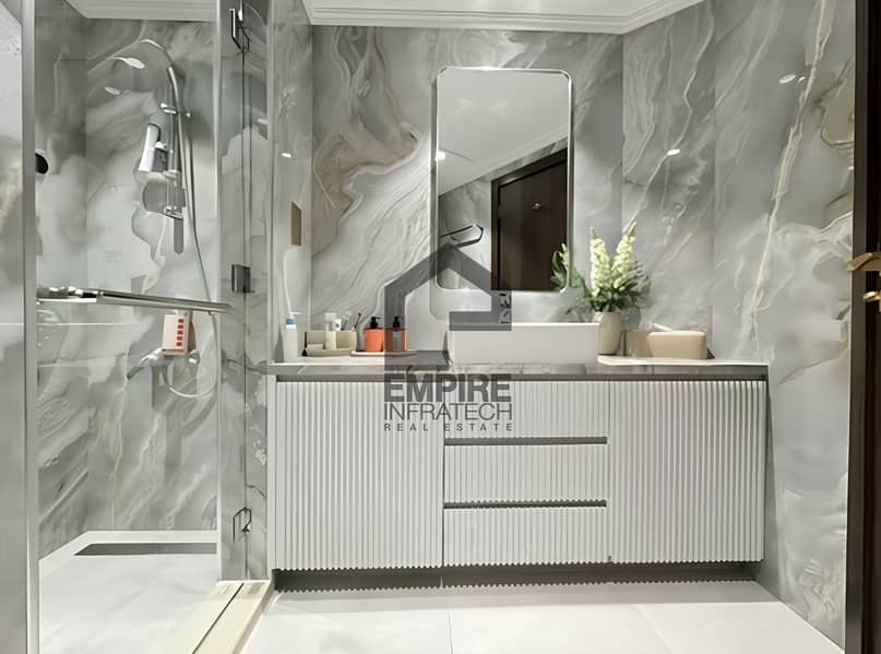 Beach Access | Fully Upgraded | Sea View | Vacant - Image 33