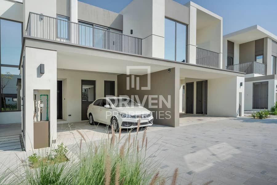 Spacious Layout | Bright | Ready to Move In