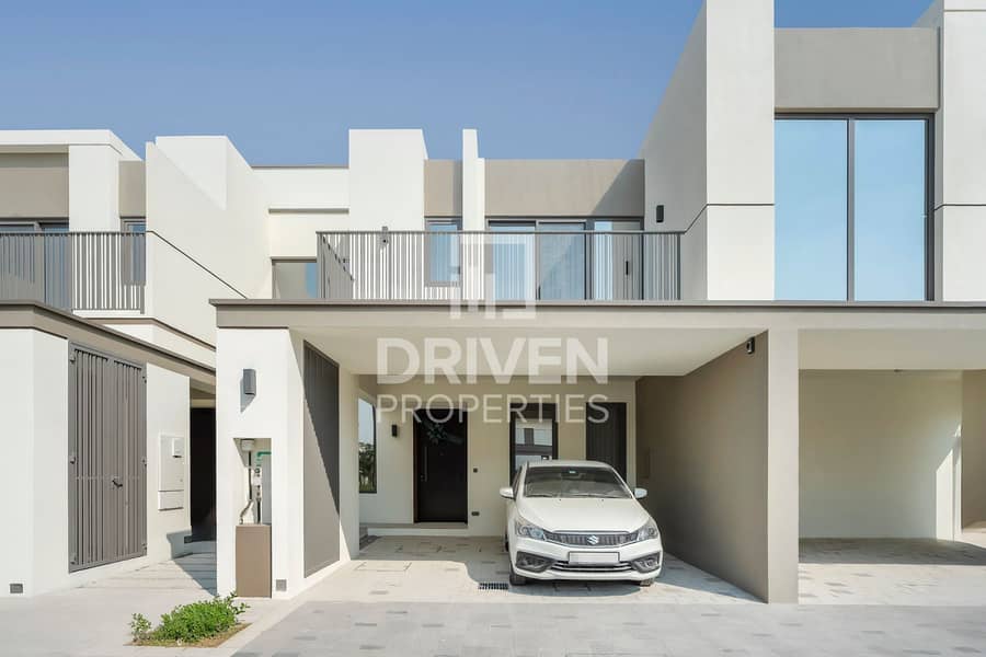 Spacious Layout | Bright | Ready to Move In