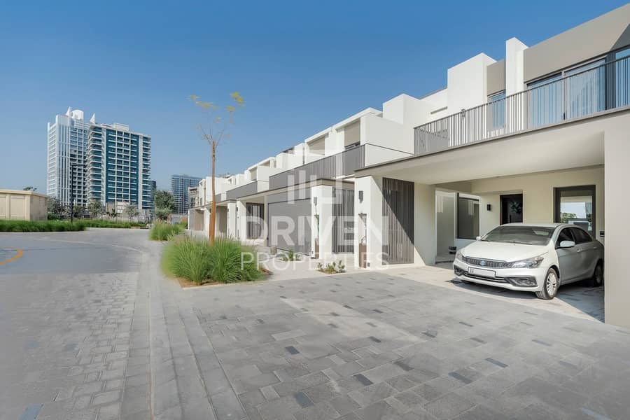 Spacious Layout | Bright | Ready to Move In