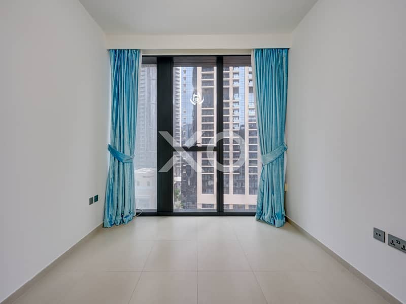 Exclusive | Beautifully Renovated | Vacant - Image 17