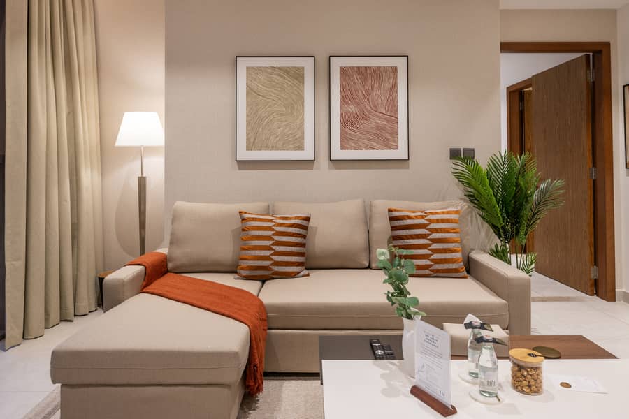 Modern 1 BR with Pool and Canal view in Dubai Marina - Image 8