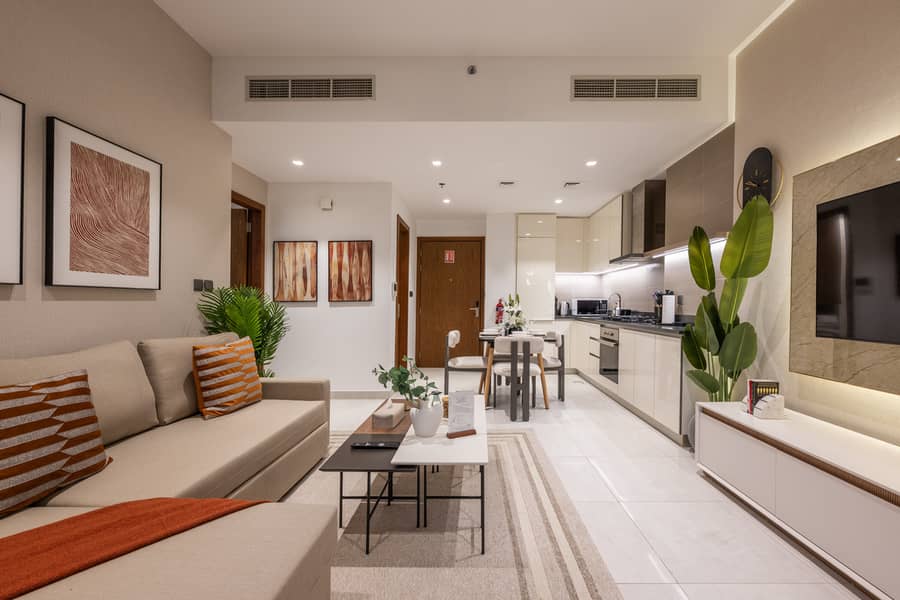 Modern 1 BR with Pool and Canal view in Dubai Marina - Image 9