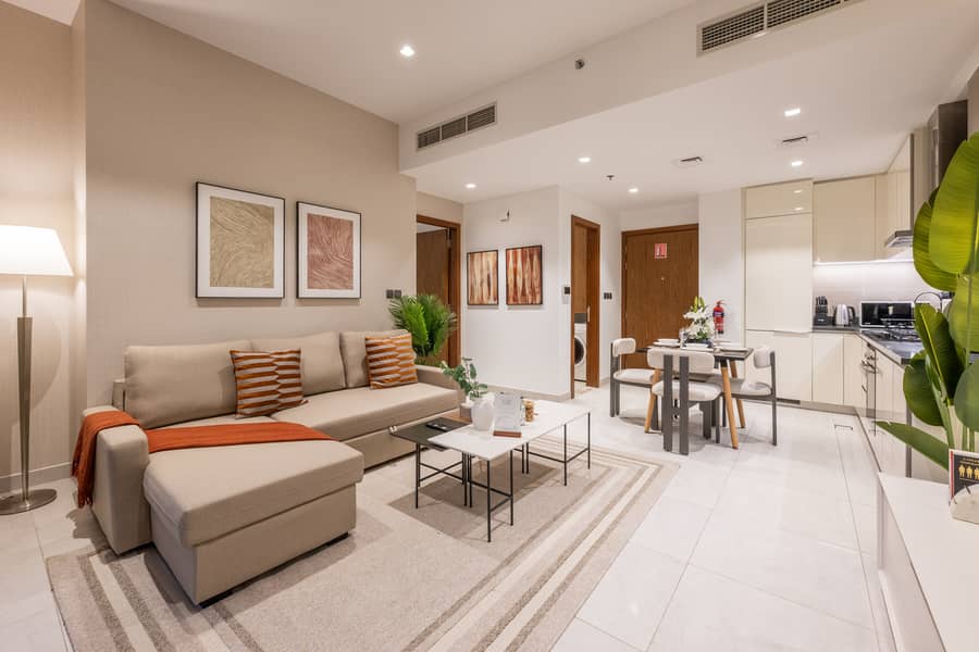 Modern 1 BR with Pool and Canal view in Dubai Marina - Image 13