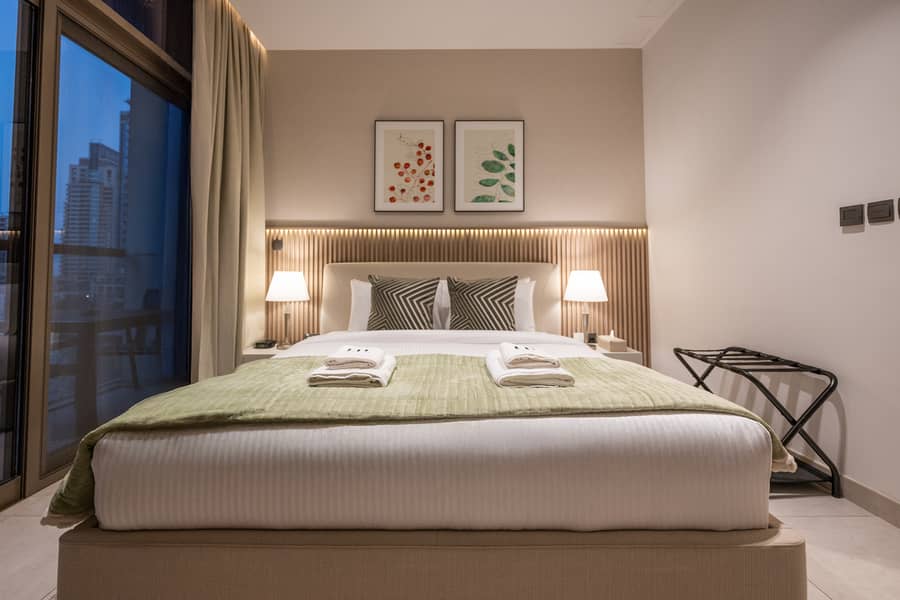 Modern 1 BR with Pool and Canal view in Dubai Marina - Image 17