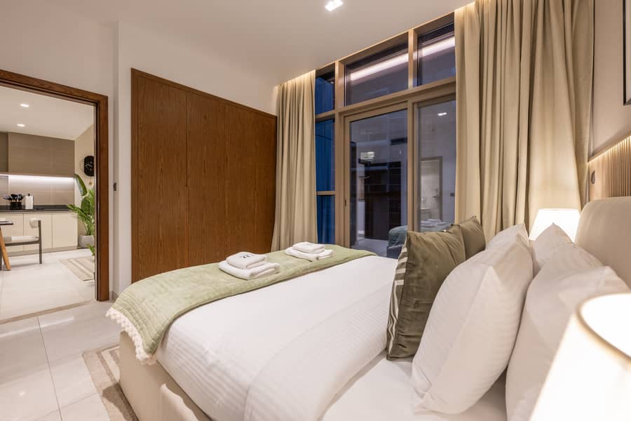 Modern 1 BR with Pool and Canal view in Dubai Marina - Image 21