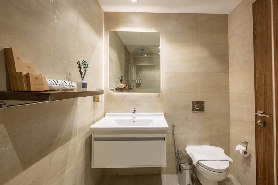 Modern 1 BR with Pool and Canal view in Dubai Marina - Image 26