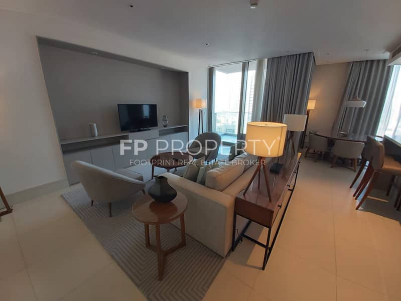 Luxurious 2 BrApartment | High Floor study Room