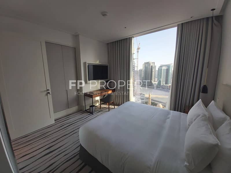 Luxurious 2 BrApartment | High Floor study Room