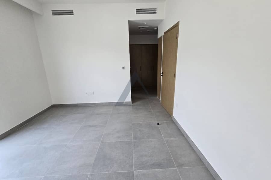 Spacious 4BR Townhouse | Maid’s Room | Ready to Move - Image 10