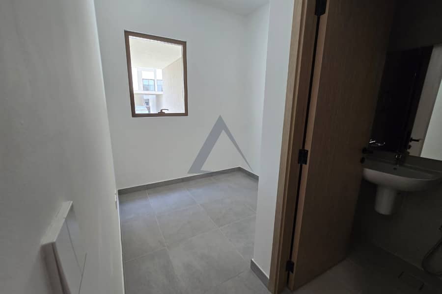 Spacious 4BR Townhouse | Maid’s Room | Ready to Move - Image 11