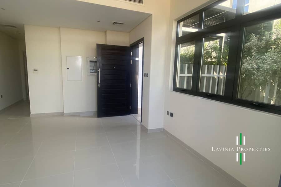 SINGLE ROW | SPACIOUS 3BHK+MAID CORNER VILLA