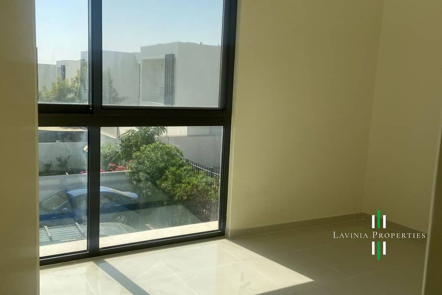 SINGLE ROW | SPACIOUS 3BHK+MAID CORNER VILLA