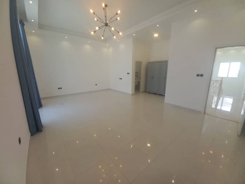 Spacious 5BR | Maids room | Garden - Image 7