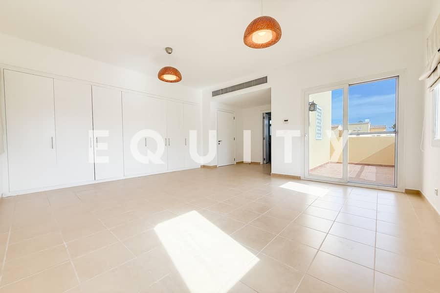 Single Row | Vacant | Upgraded White Kitchen