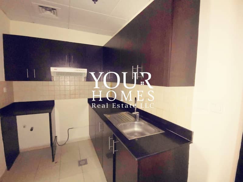 Vacant I Huge Layout I Prime Location - Image 8